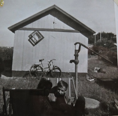 STRANDVEJEN 16 - LYSTRUP STRAND, med vandpumpe.jpg STRANDVEJEN 16 - LYSTRUP STRAND, med vandpumpe.jpg